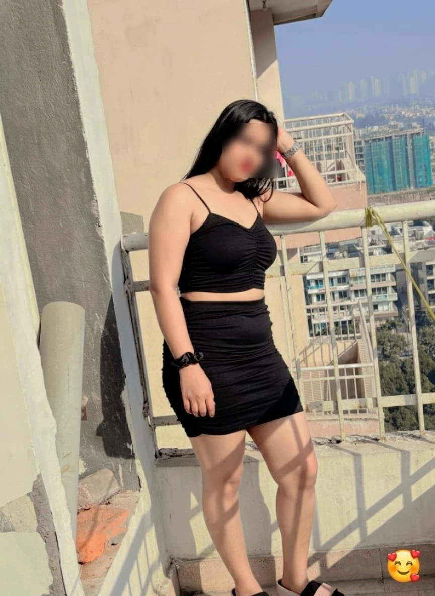 Himanshi Mehra – Indian escort in Noida — 4 / 5