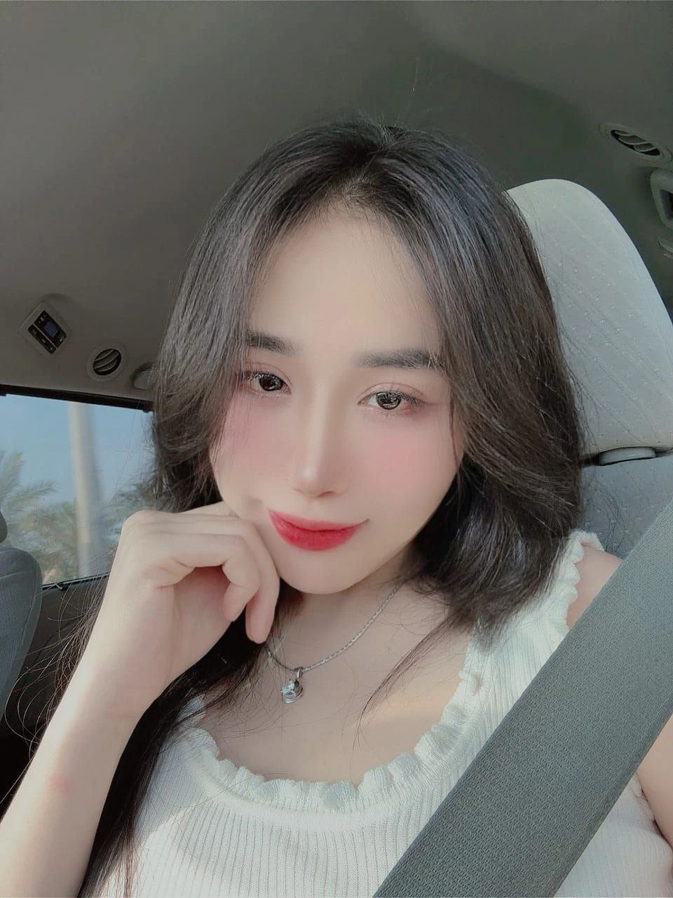 Anna – Vietnamese escort in Ho Chi Minh City — 3 / 13