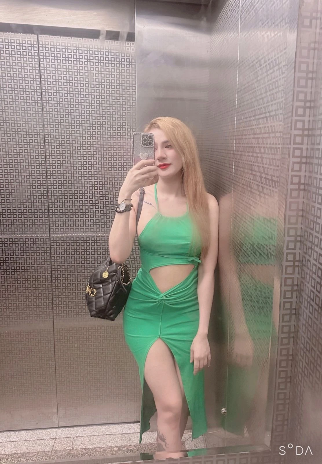 Ely – Vietnamese escort in Mumbai — 6 / 8