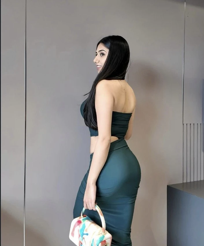 Cash payment – Indian escort in Bangalore — 3 / 4