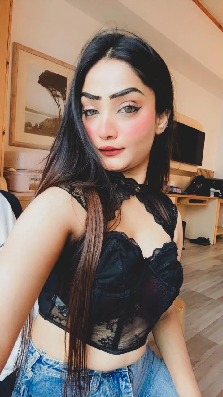 Jiya Khan – Indian escort in Hyderabad — 3 / 12