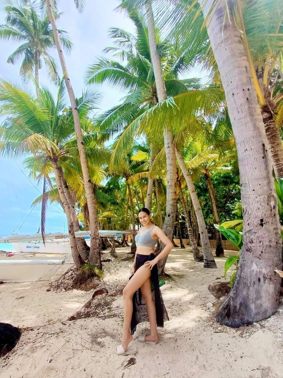 MINA- the hottest babe in town – Singaporean escort in Mumbai — 12 / 16