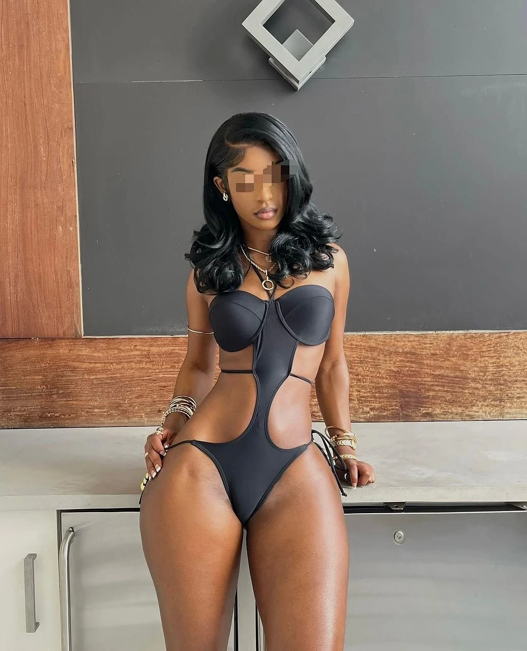 Peace – French escort in Abidjan — 4 / 5
