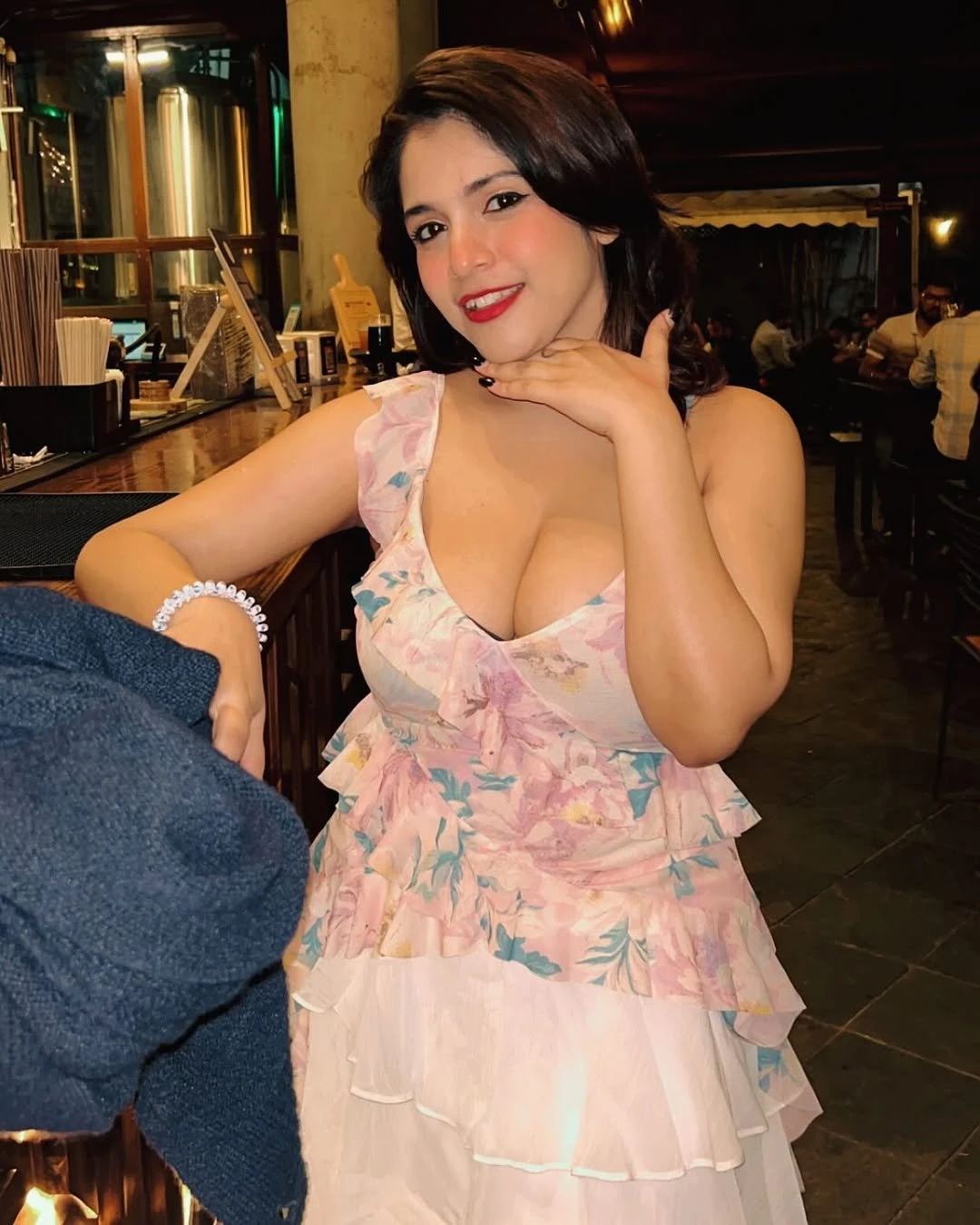 Hiral – Indian escort in Vadodara — 3 / 5