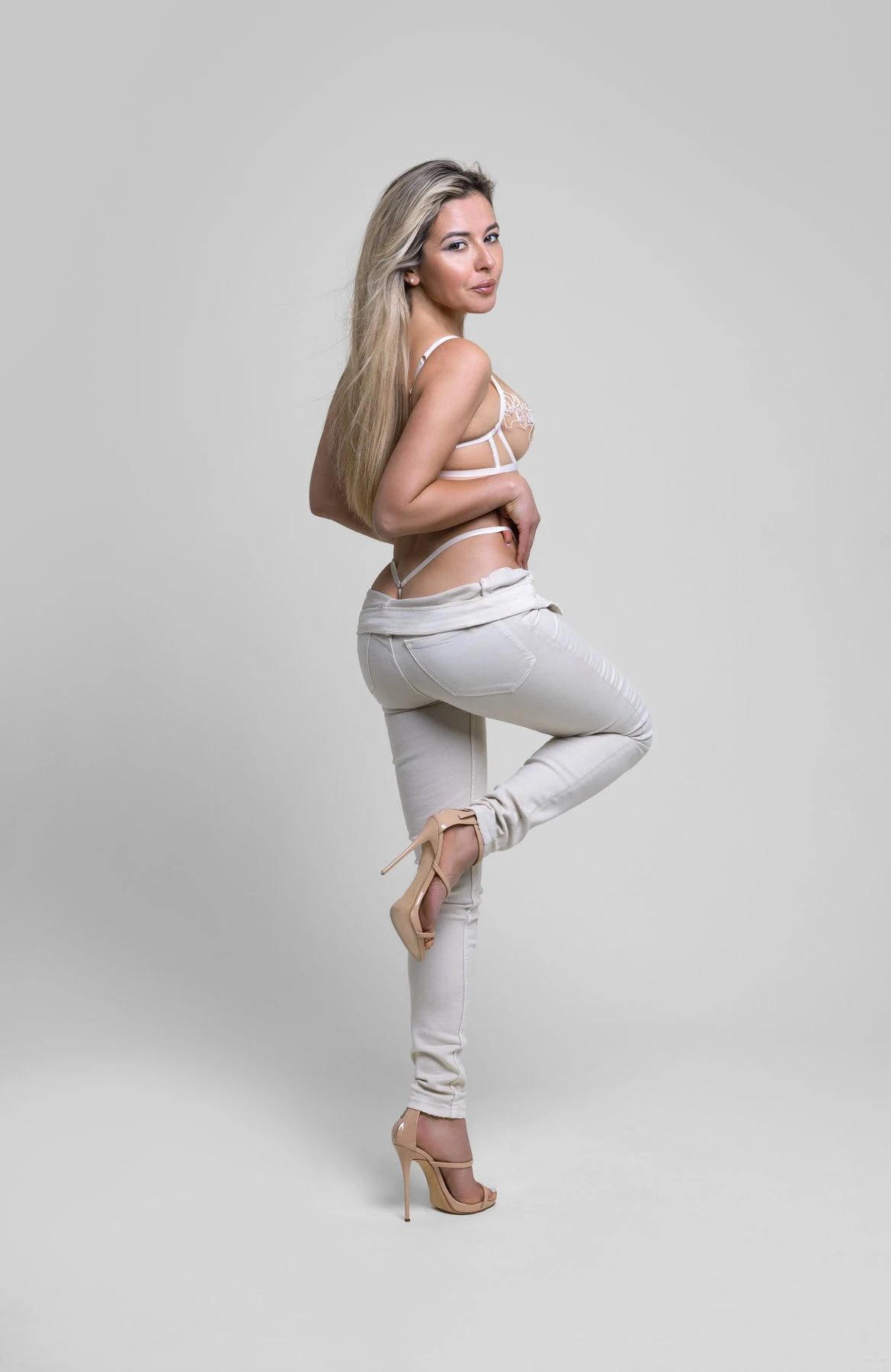 Kathryn – British escort in Bangalore — 21 / 22