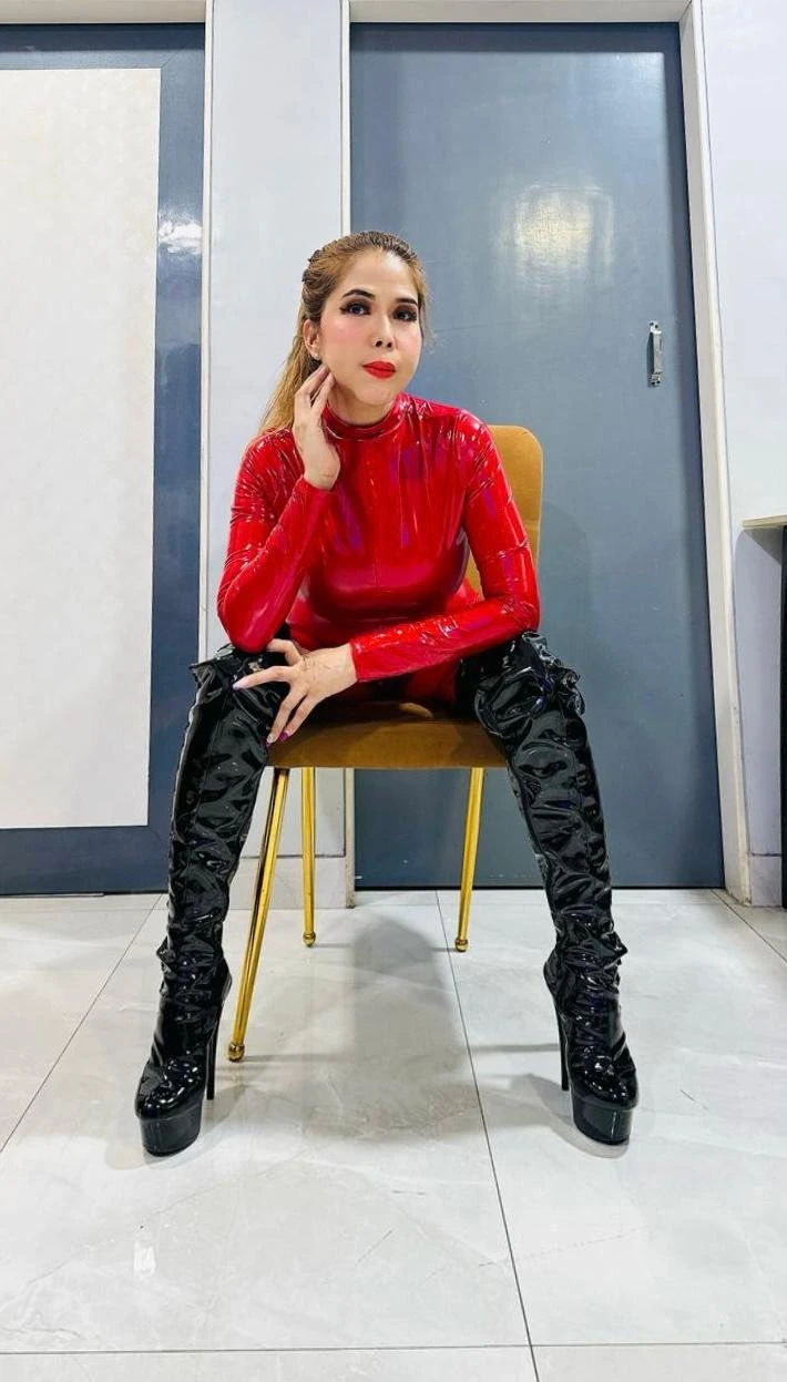 Miss Daphnie, ur PARTY/FETISH Gal – Singaporean escort in Mumbai — 4 / 23