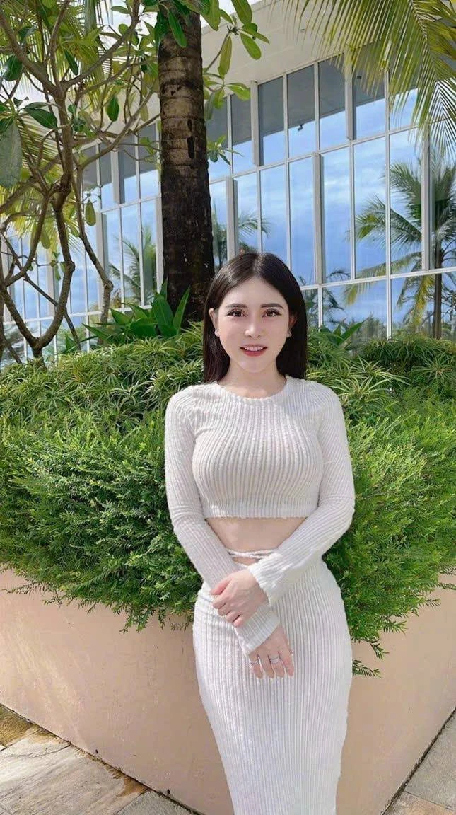 T Iti – Vietnamese escort in Ho Chi Minh City — 5 / 12
