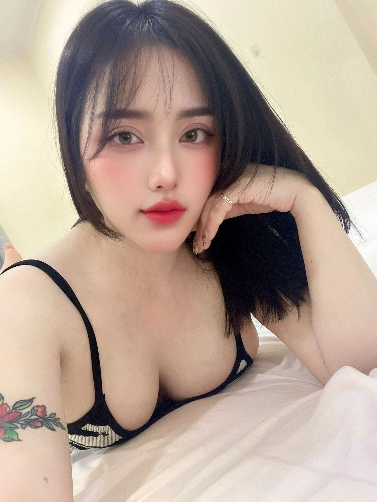 Minna – Malaysian escort in Hanoi — 2 / 9