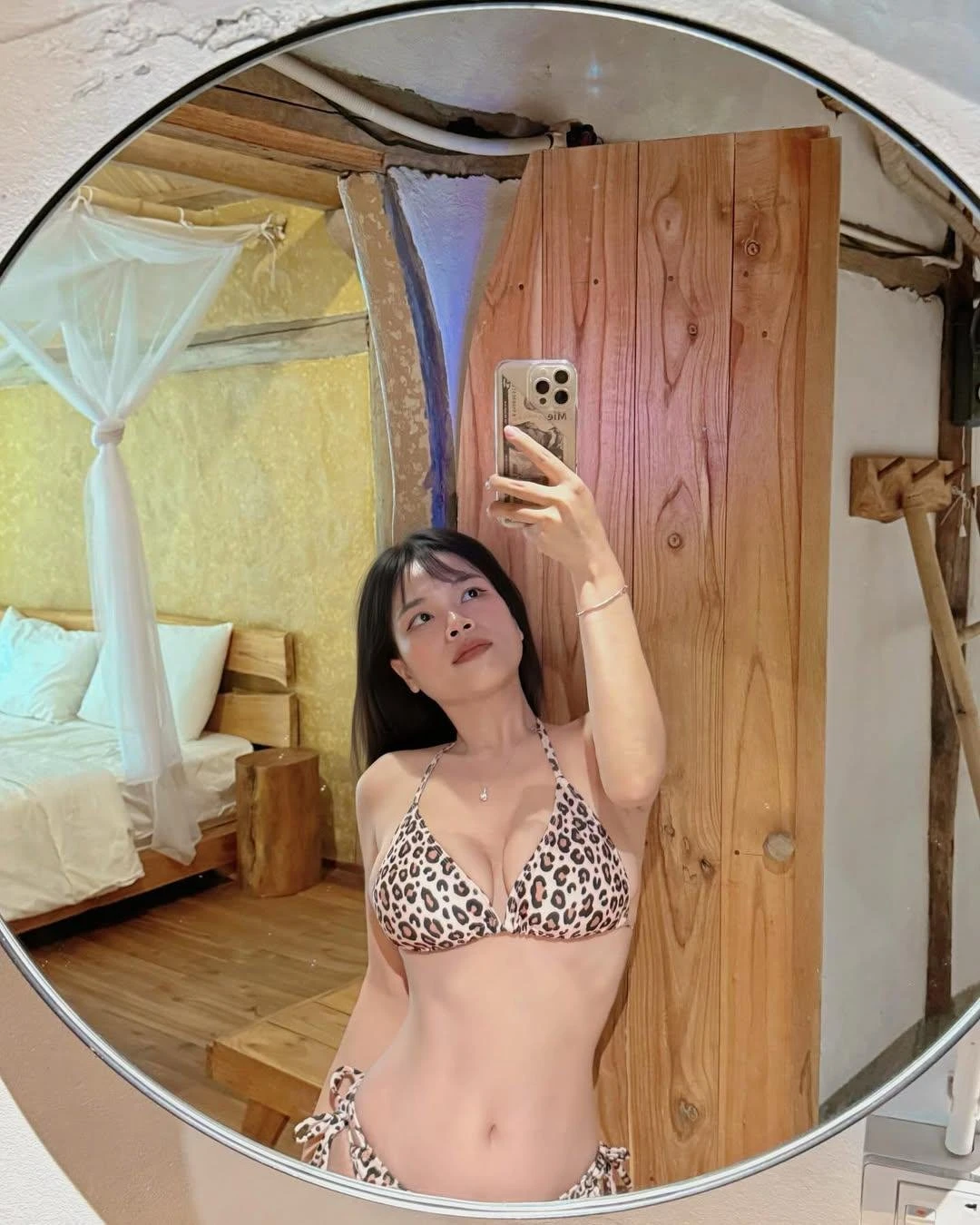 Mochi – South Korean escort in Pune — 5 / 6