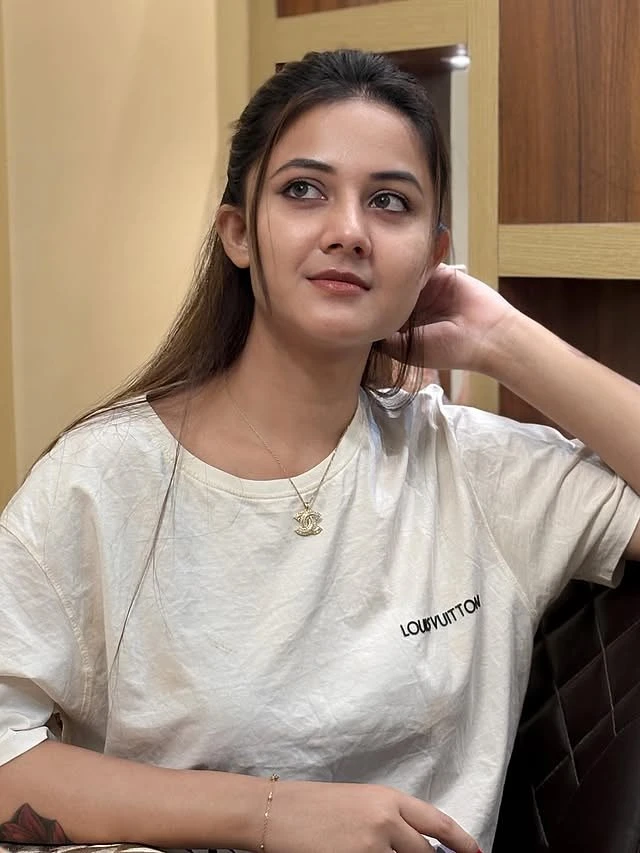 Meenakshi – Indian escort in Pune — 5 / 6