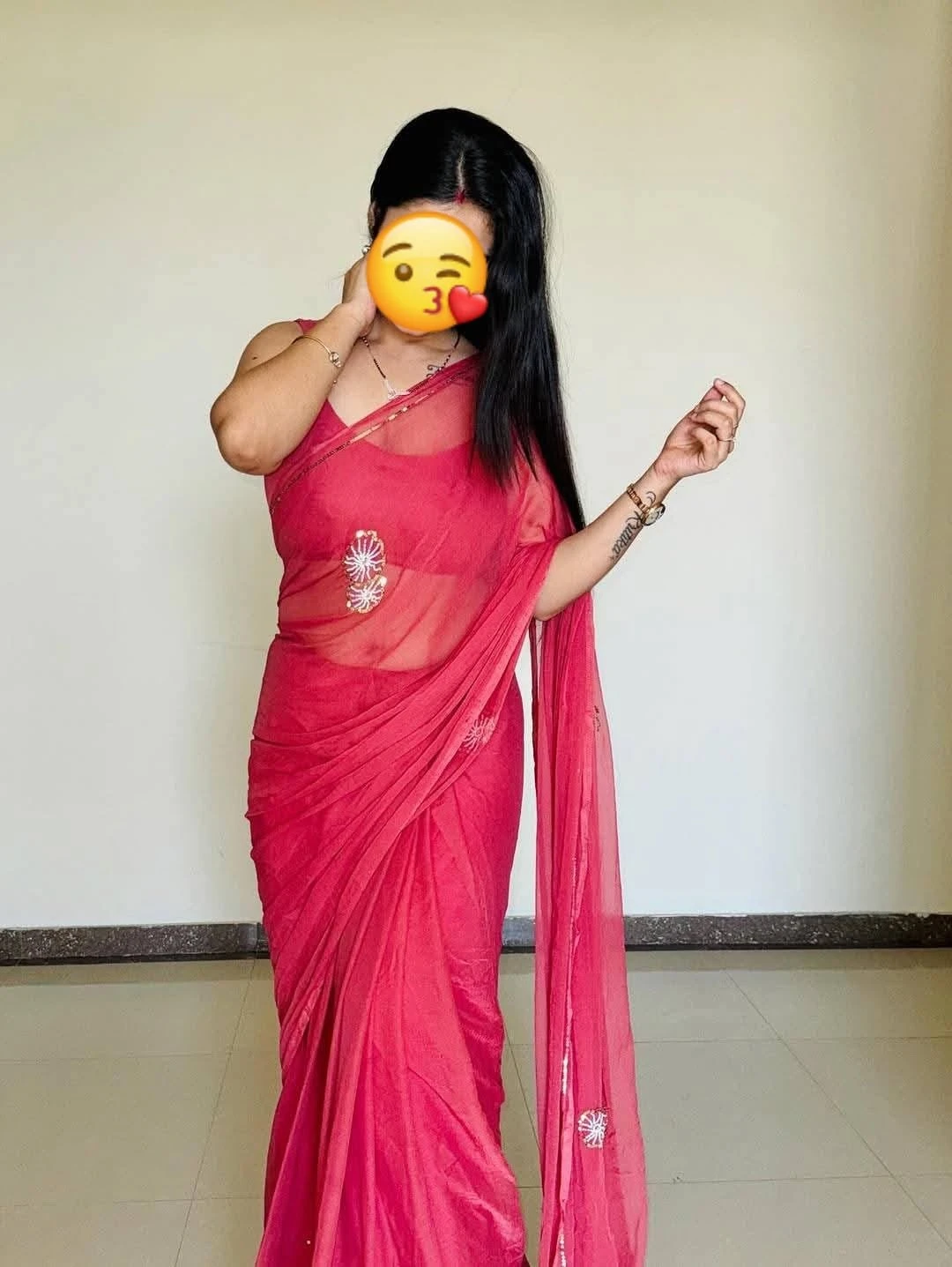 SUNAINA CAM QUEEN /MEET BIG BOOBS – Indian escort in New Delhi — 15 / 22