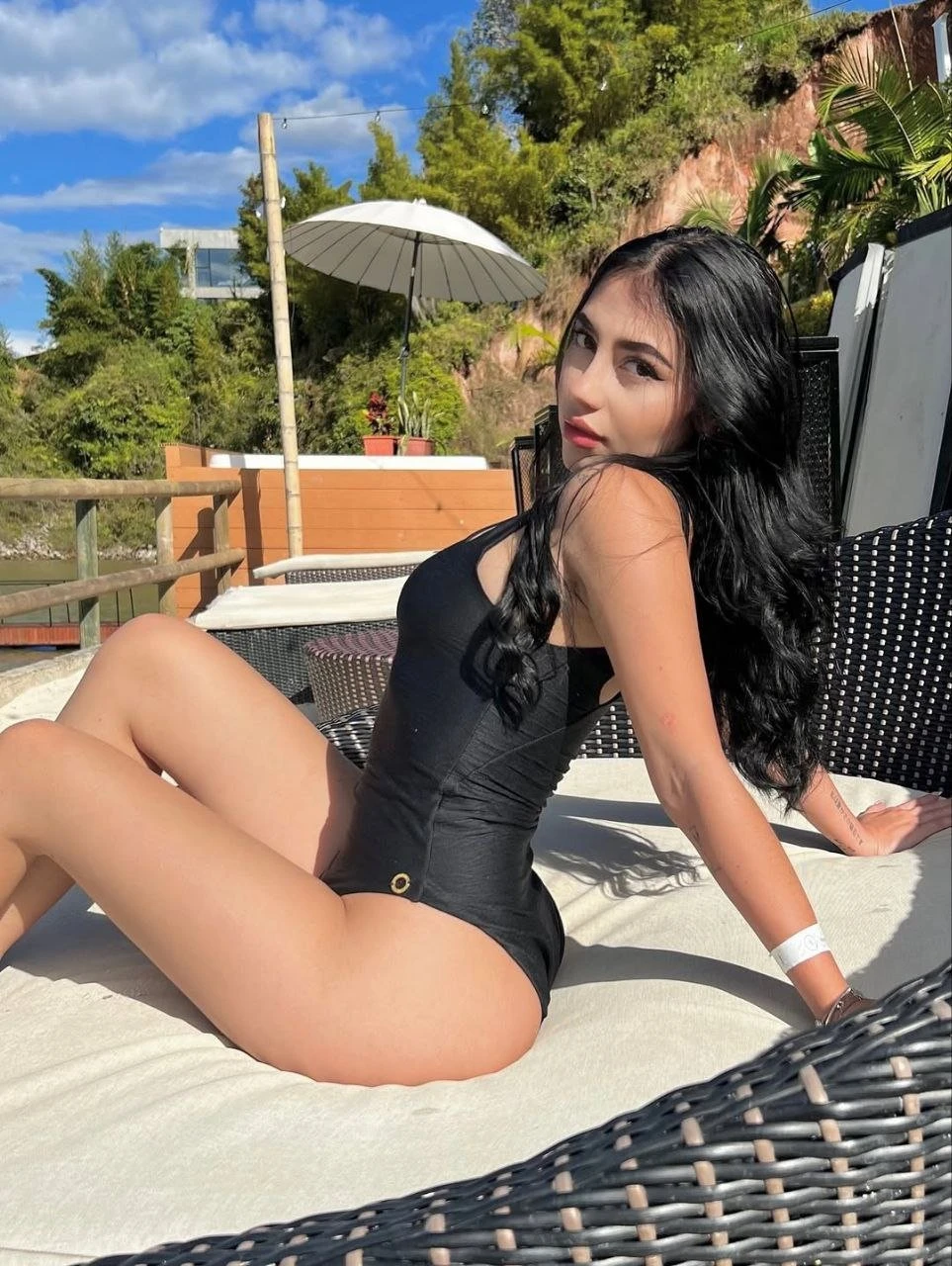 Ahana – Indian escort in Colombo — 2 / 3
