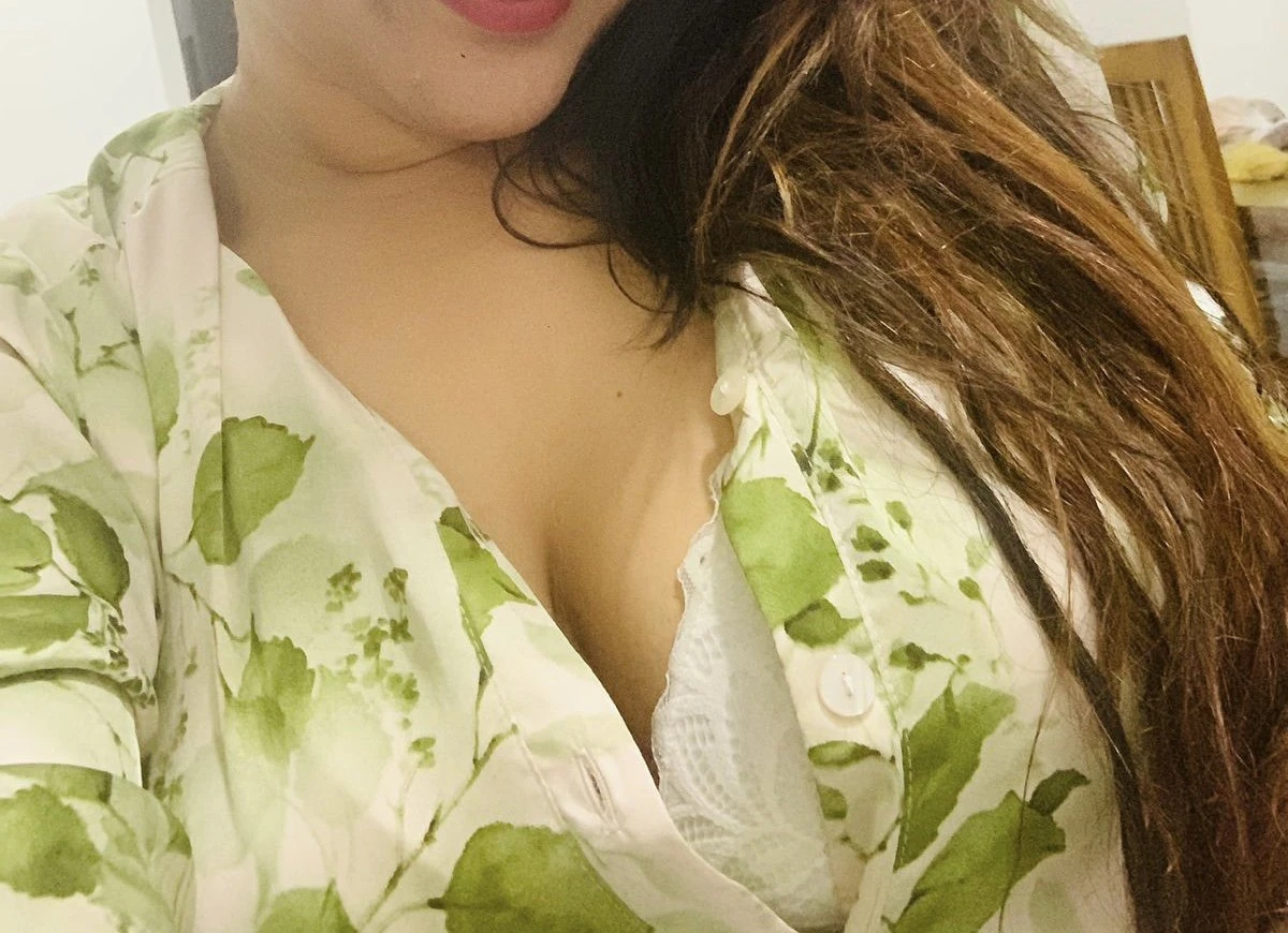 Nathasha airhostess – Sri Lankan escort in Colombo — 2 / 6