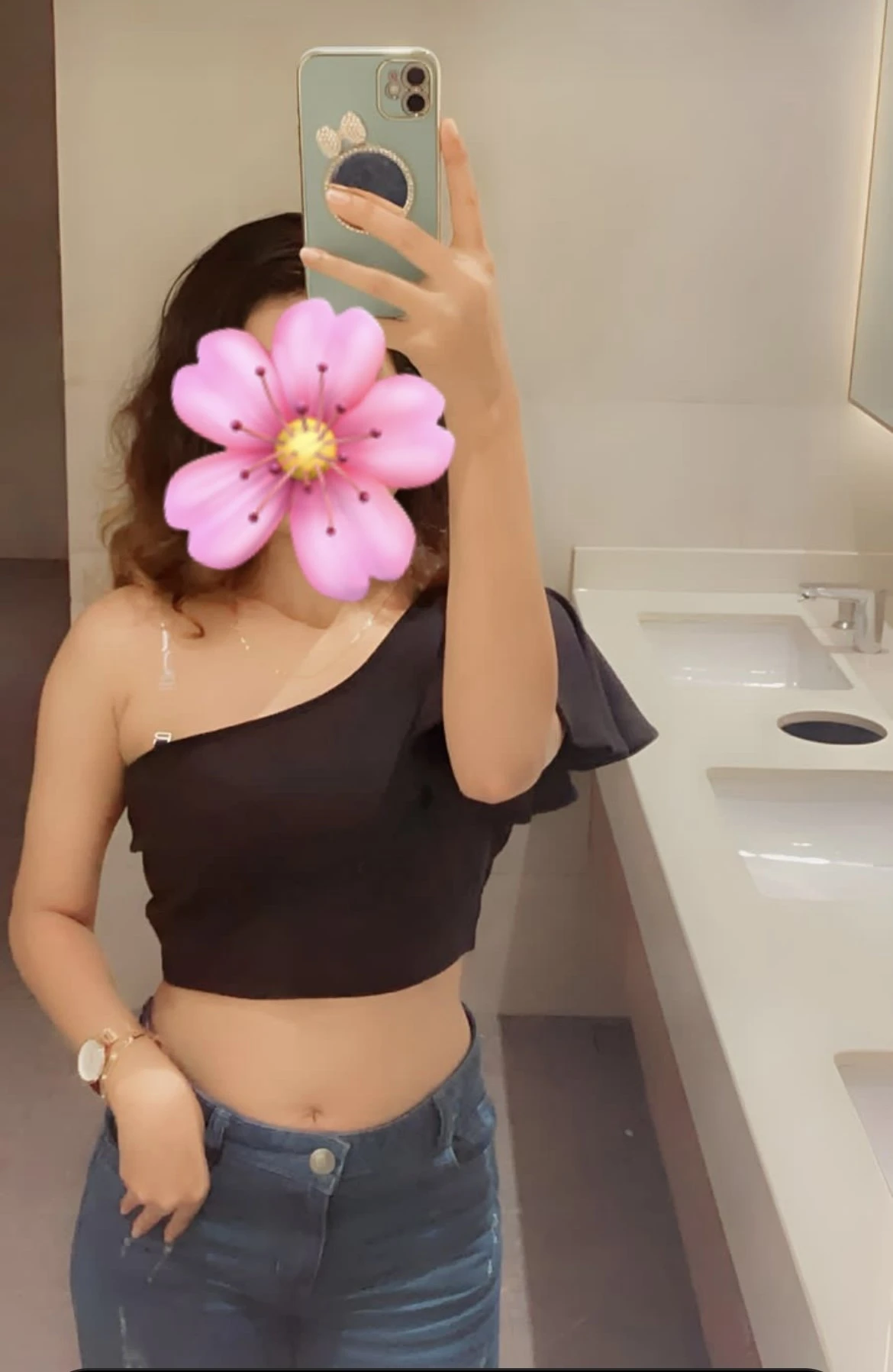Vishi – Sri Lankan escort in Colombo — 2 / 4