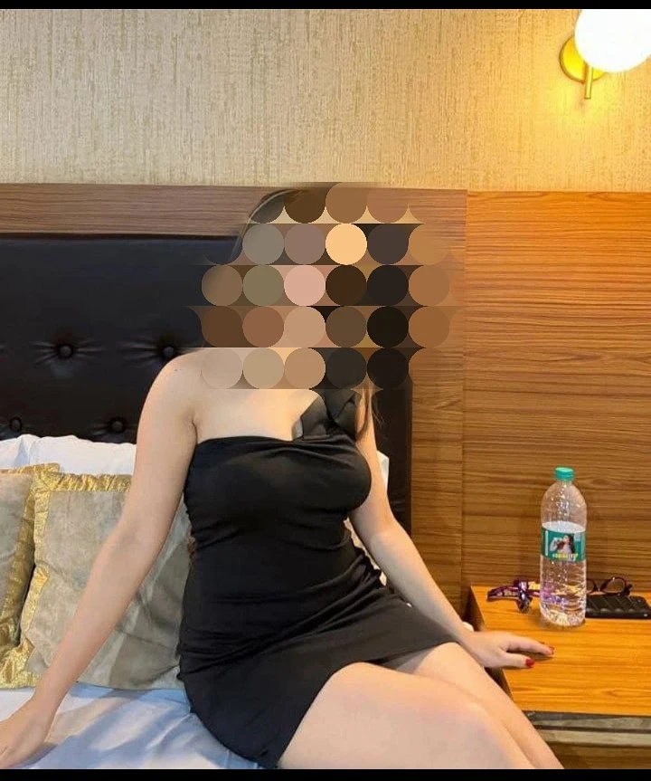 Nayara Singh Real Meet and Cam Show – Indian escort in Kochi — 2 / 3