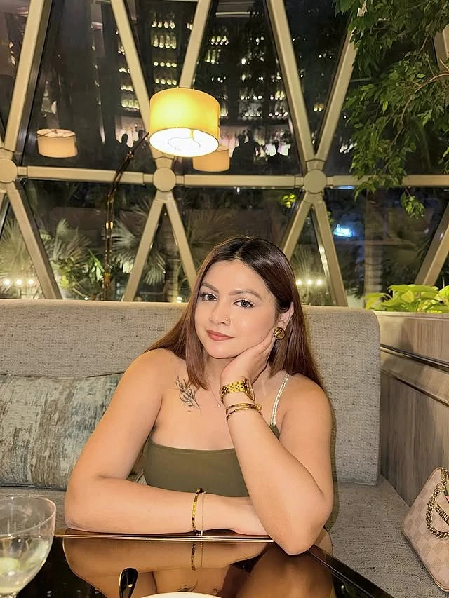 Naira – Indian escort in Kolkata — 1 / 7