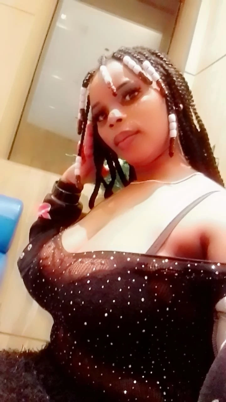 Dayna – South African escort in Hyderabad — 6 / 12