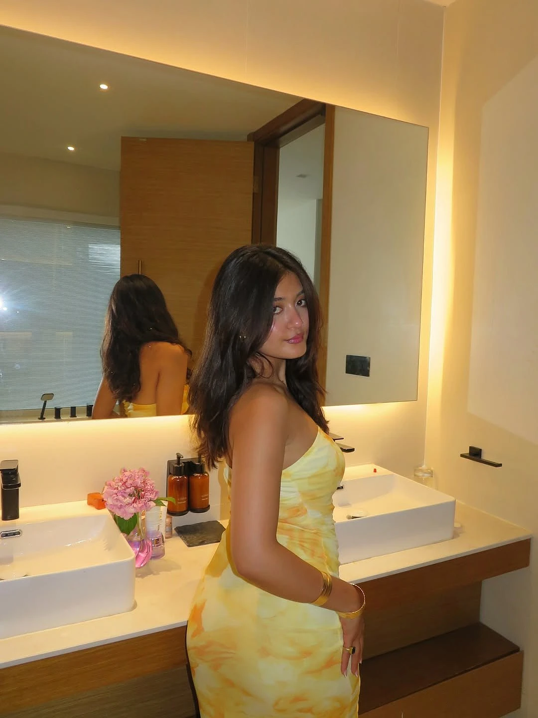 Neha – Indian escort in Shillong — 2 / 4