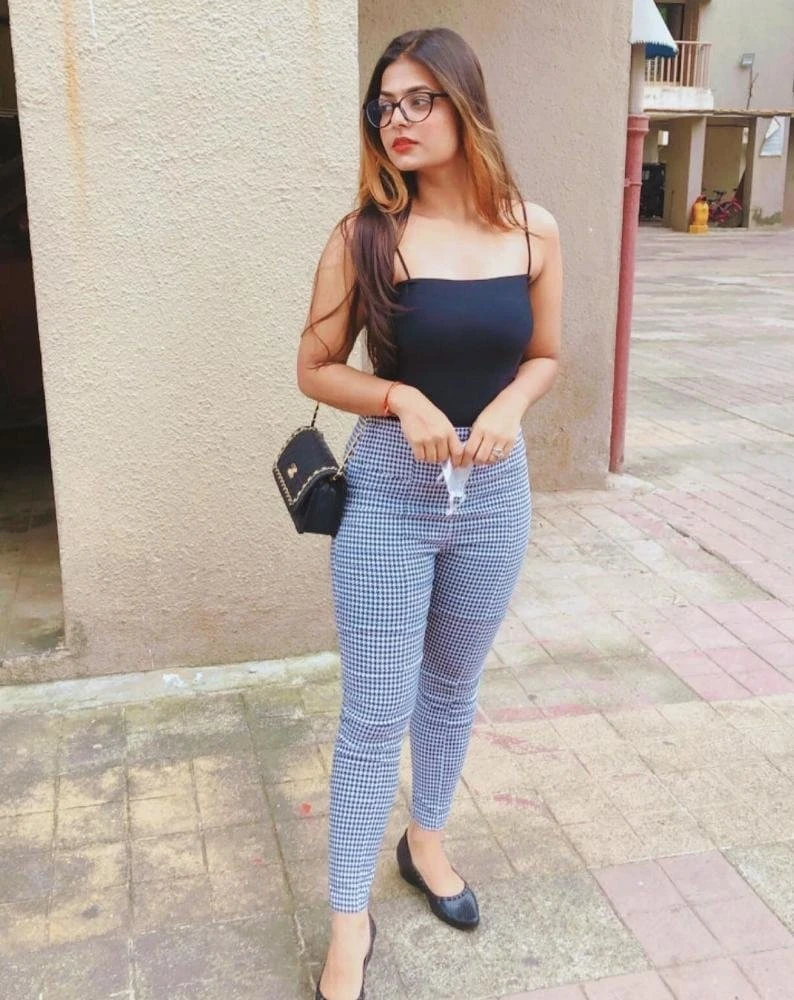 High Profile Genuine Model Divya – Indian escort in Navi Mumbai — 4 / 5