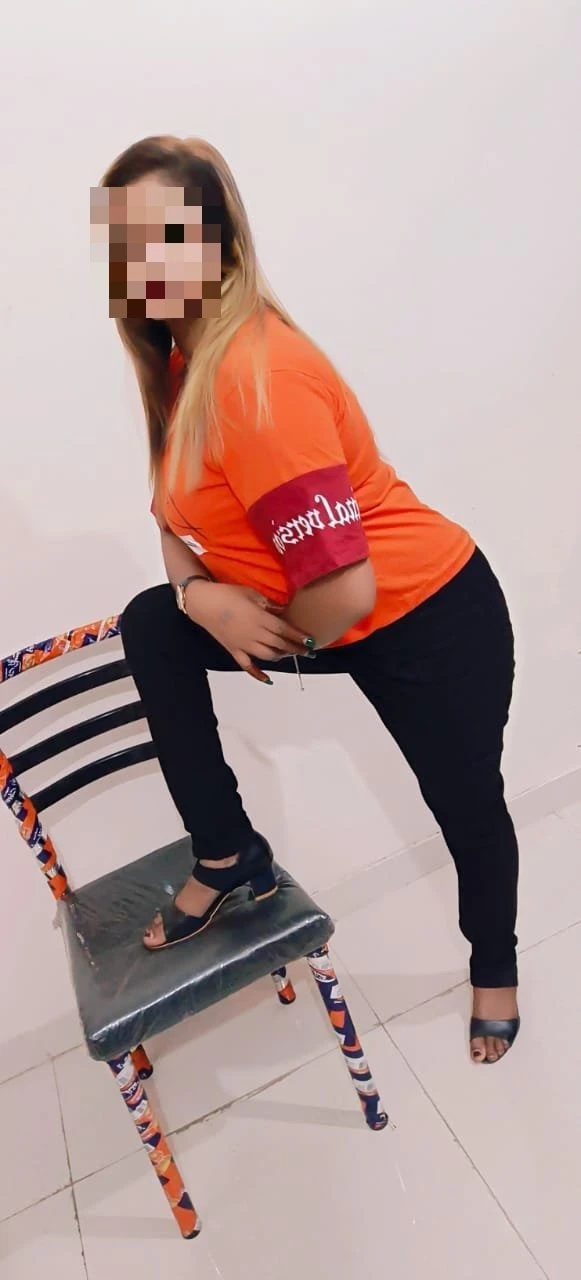 RinkyCam Session – Indian escort in Hyderabad — 10 / 17