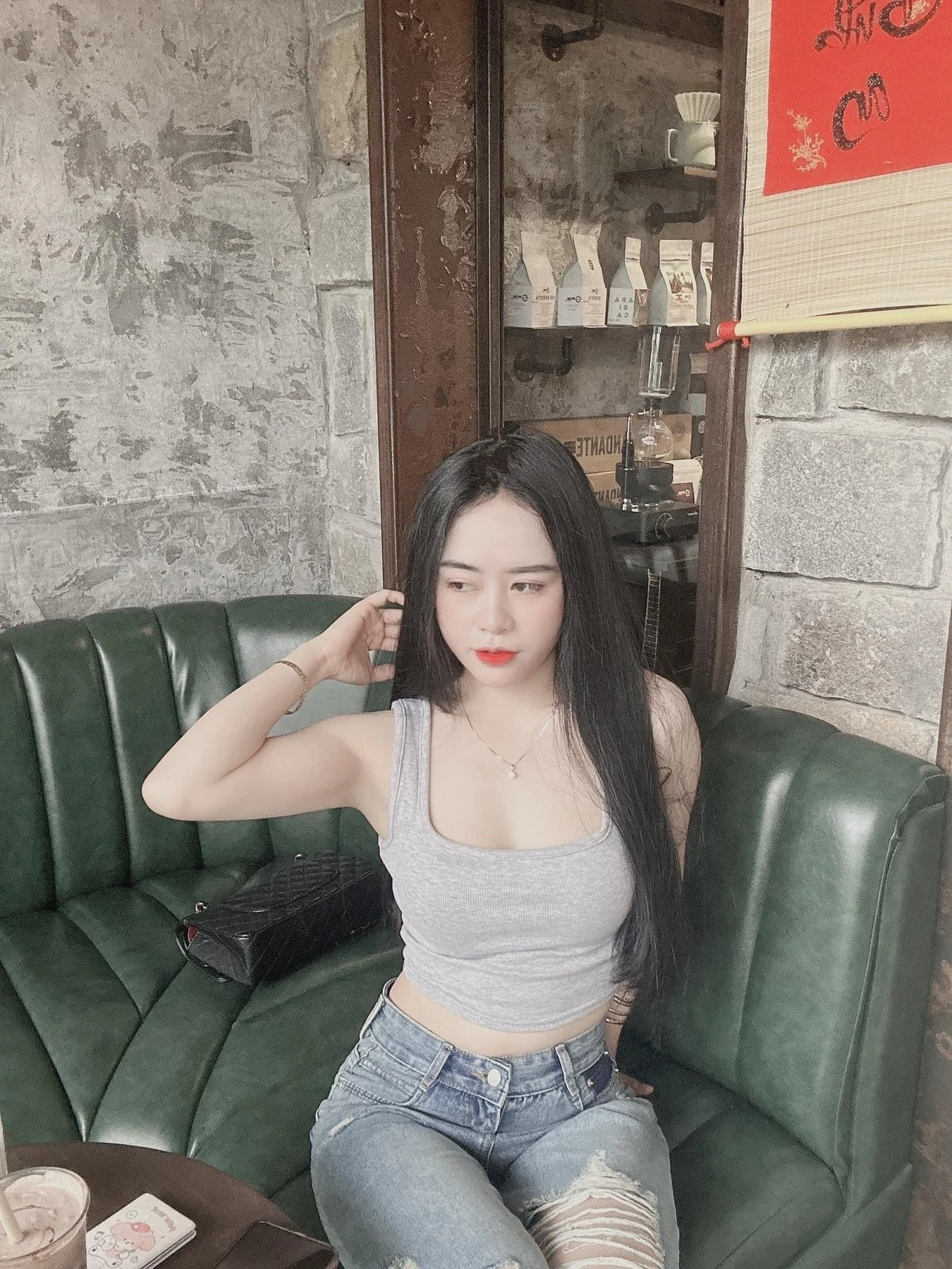Jenifer – Vietnamese escort in Ho Chi Minh City — 11 / 21