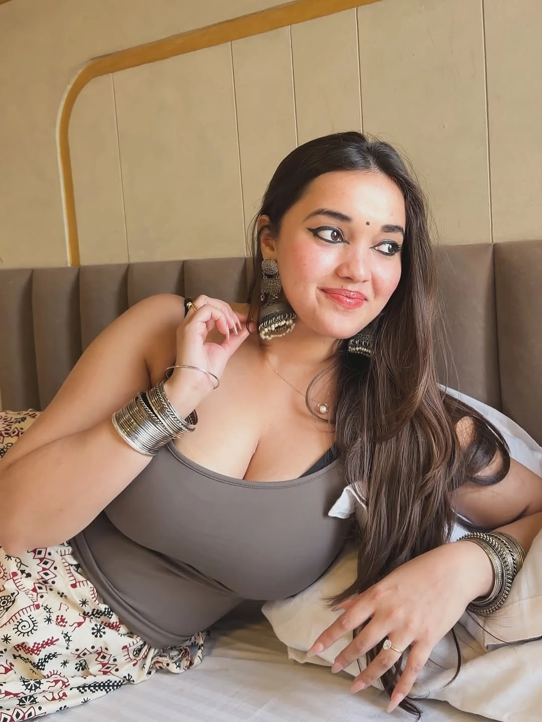 Ridhika – Indian escort in Visakhapatnam — 3 / 4