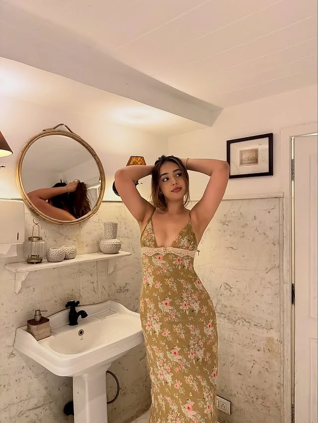 Sheetal – Indian escort in Kolkata — 4 / 7