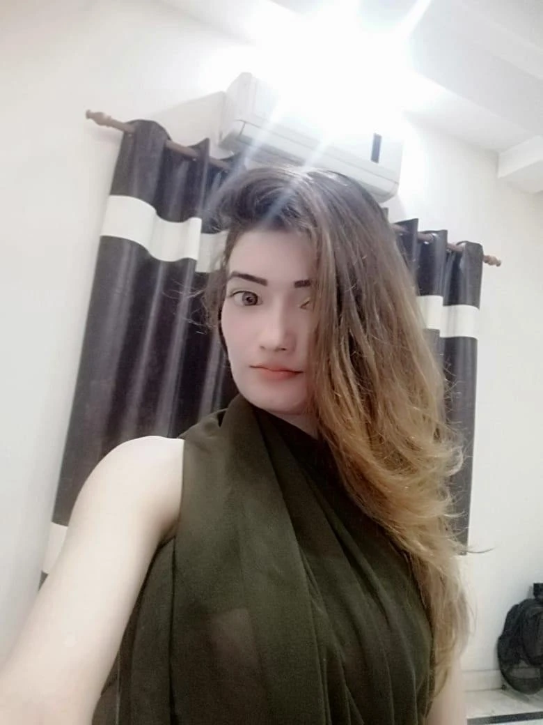 Iram Butt – Pakistani escort in Karāchi — 5 / 10