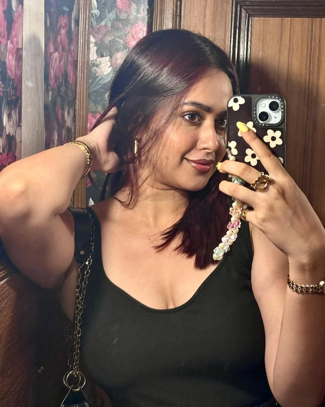 Roshni – escort in Kolkata — 2 / 4