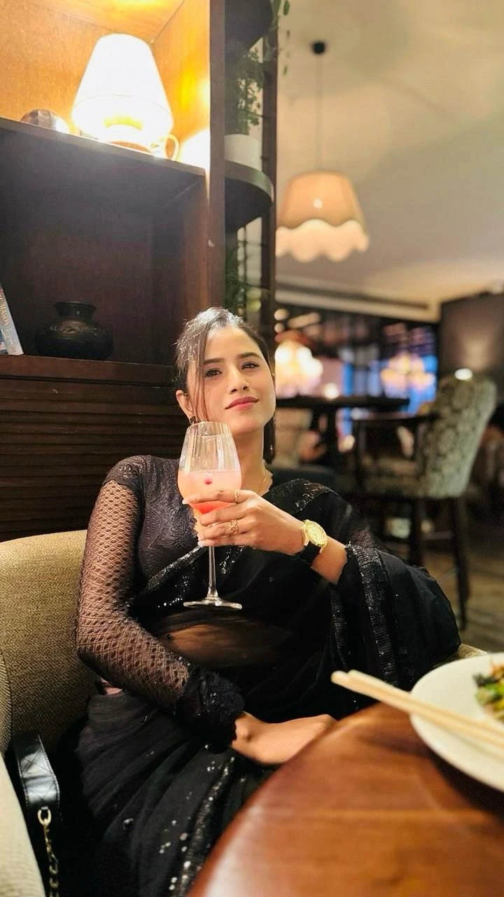 Neha Sharma GFE – Indian escort in Mumbai — 13 / 27