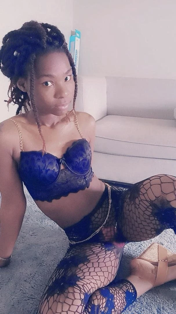 Blackqueenforoutcallandincalls – Malian escort in Kampala — 8 / 12