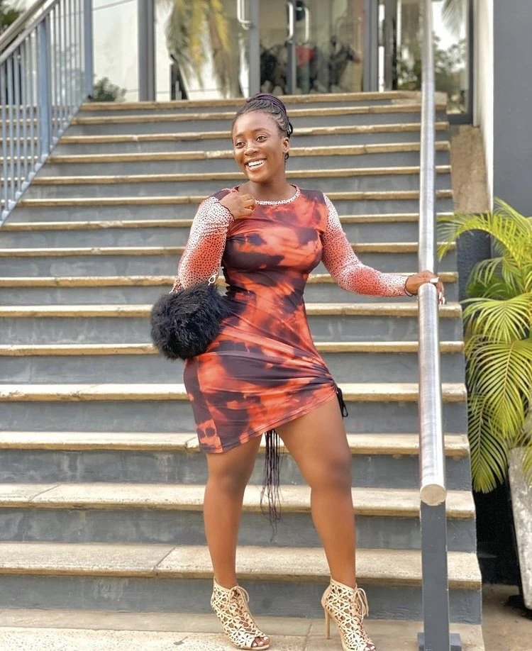 Emilia – Burundian escort in Bangalore — 3 / 4