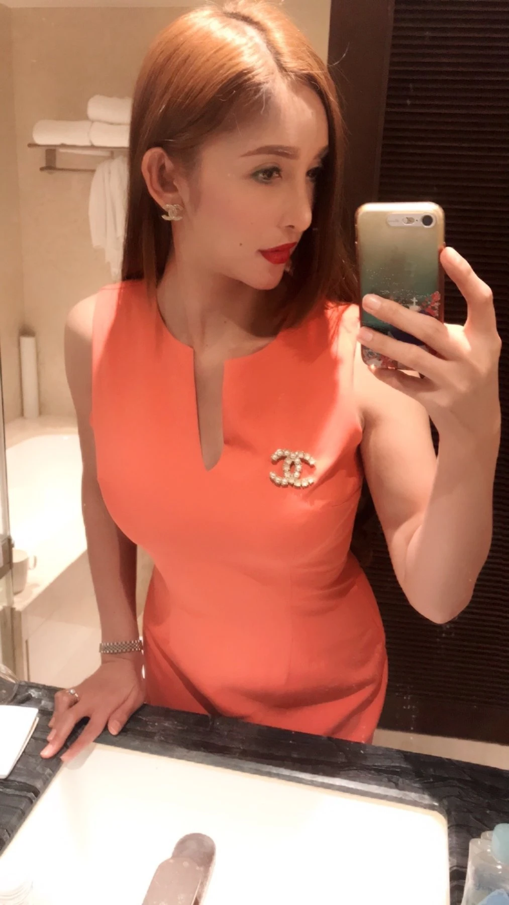 Miss Inah – American escort in Macao — 16 / 17