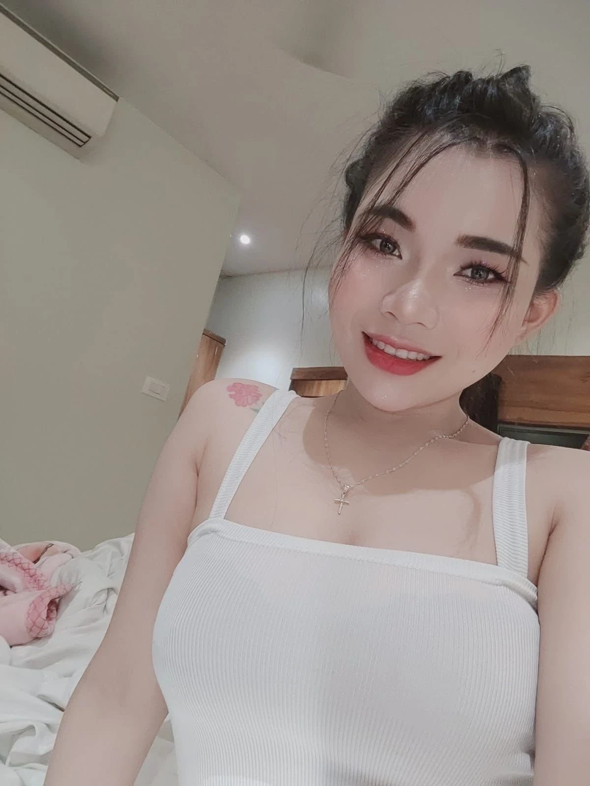 Cim Rim Mymy – Vietnamese escort in Mumbai — 2 / 6