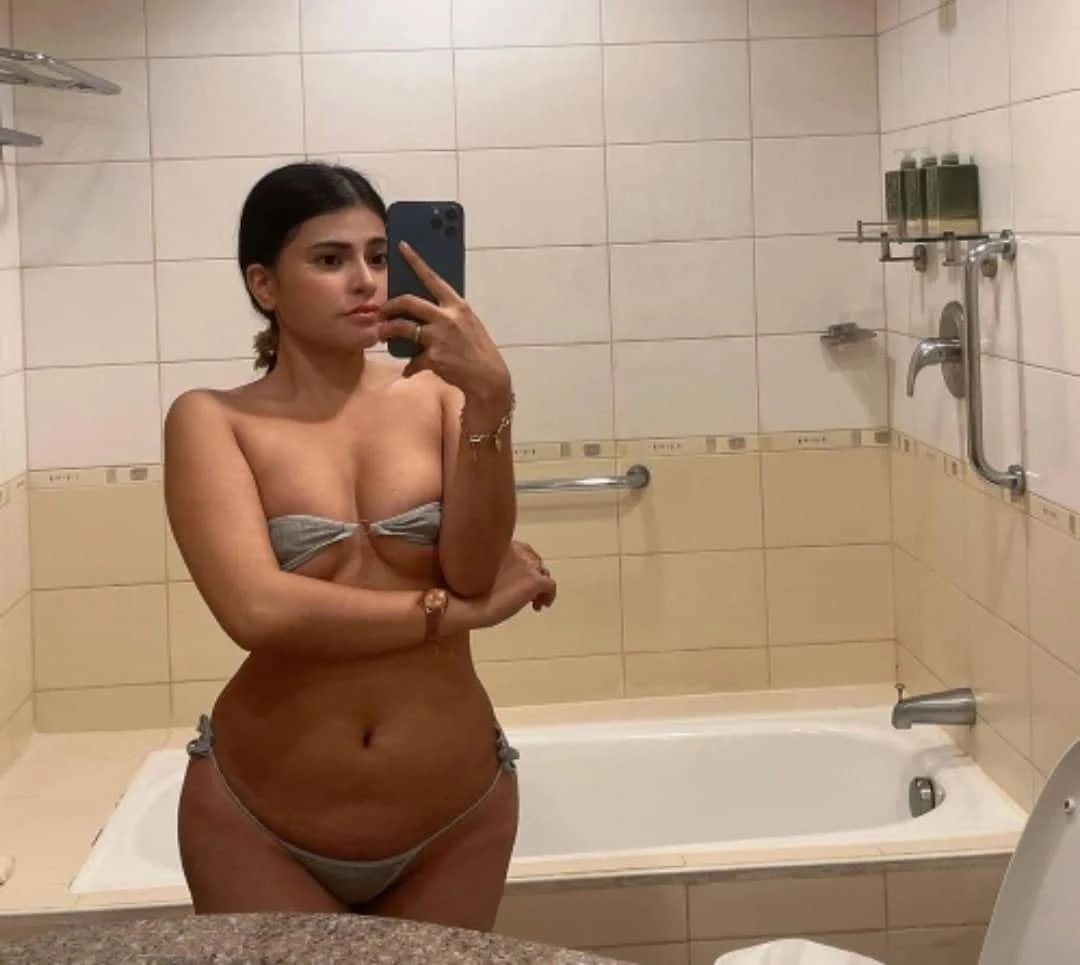 CHLOE YOUNG SWEET 24 – Latvian escort in Maldives — 2 / 3