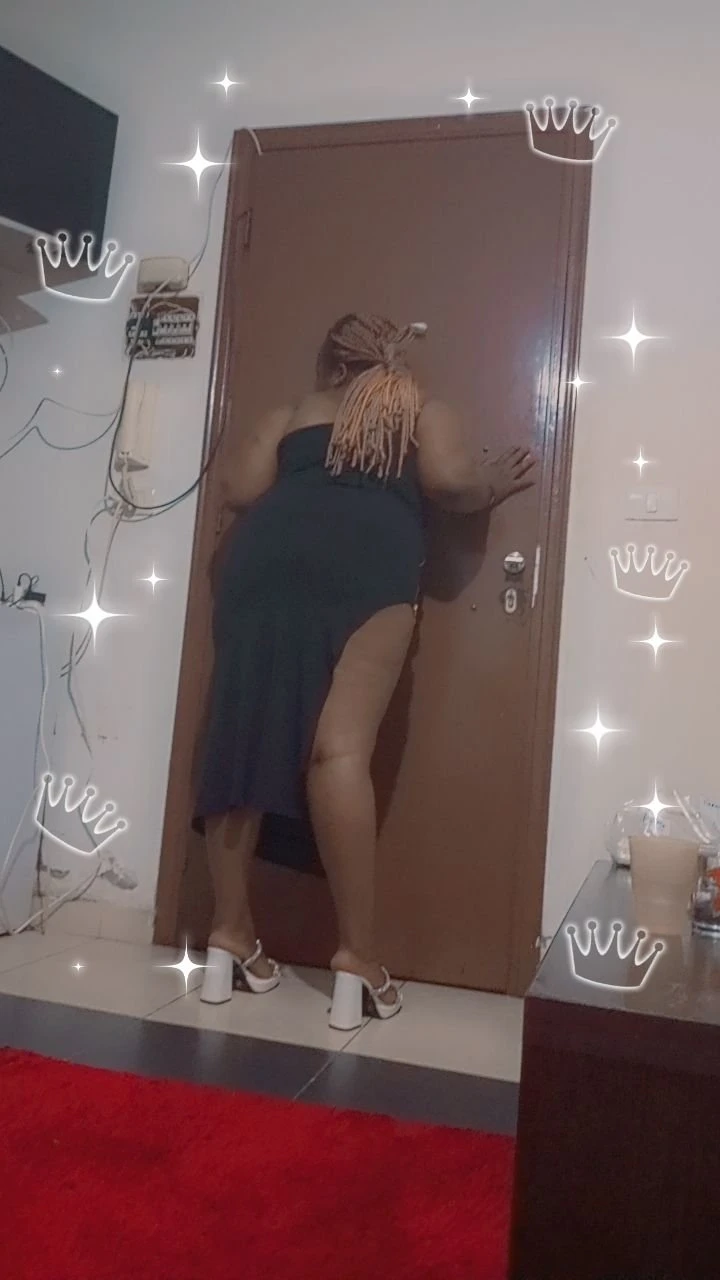 Carol – Kenyan adult performer in Beirut — 2 / 3