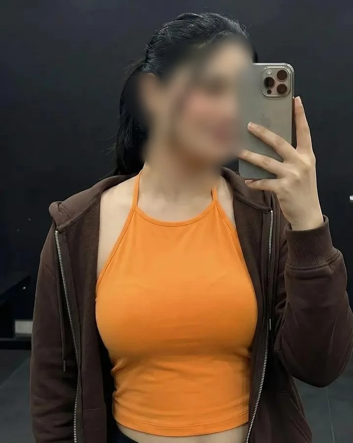 S Cam Show & Real Meet – Indian escort in Hyderabad — 4 / 5