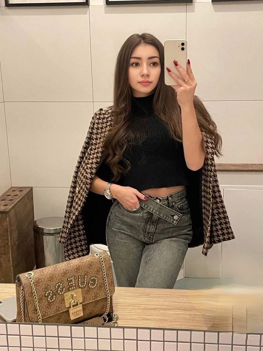 Sakshi sen – Indian escort in Hyderabad — 1 / 2
