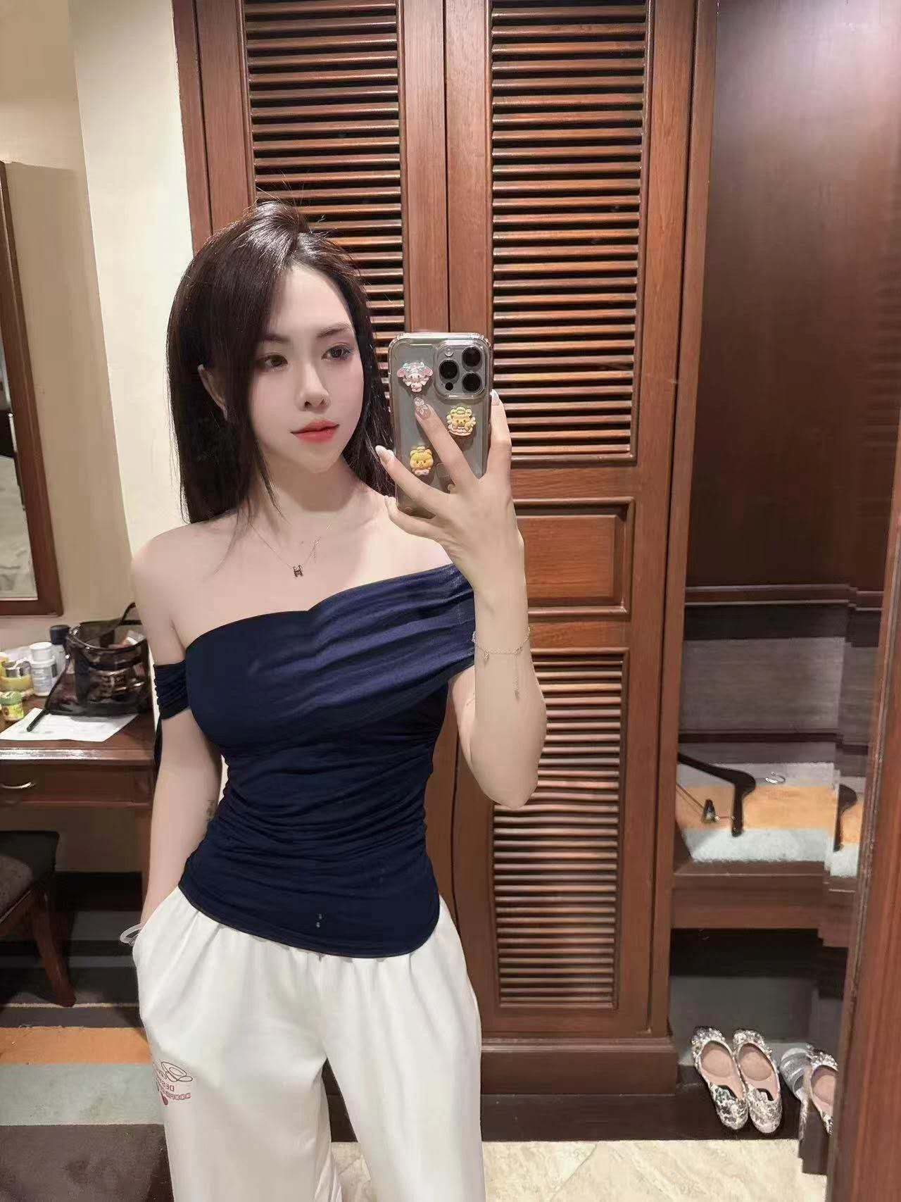 Ly Ly – Vietnamese escort in Hanoi — 4 / 5