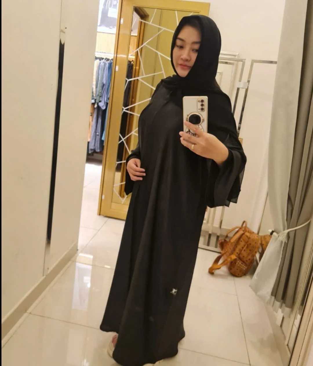 Anna Sweet – Filipino escort in Montenegro — 4 / 5