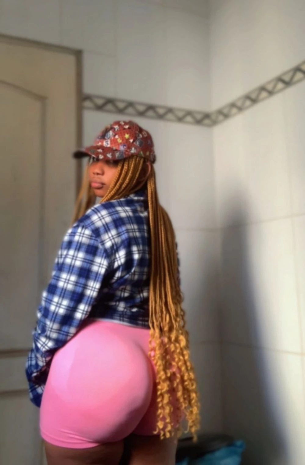 Lizzy – Nigerian escort in Dakar — 2 / 4