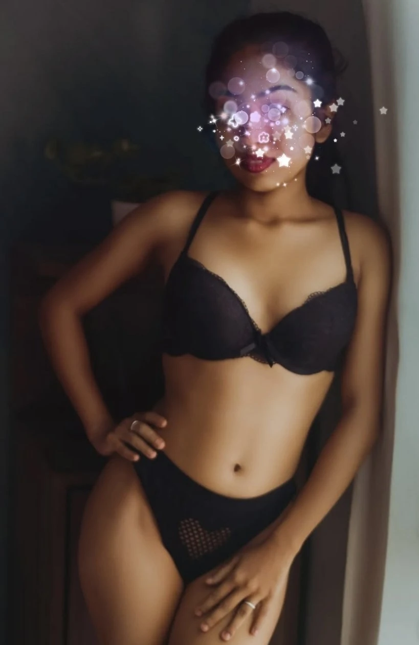 Poonam – Indian escort in Mumbai — 2 / 3