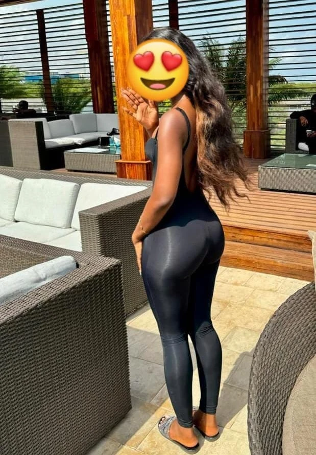 Juicy Cassy chocolate booty – South African escort in Hyderabad — 3 / 5