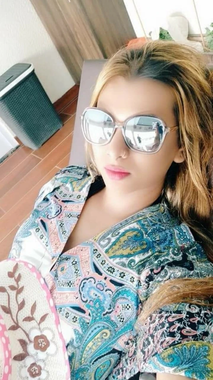 Nude Cam With (Independent) Sexy – Indian escort in Kolkata — 3 / 4