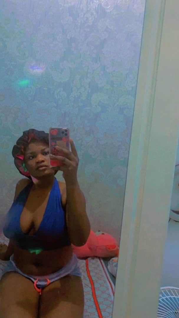 Nina – Ghanaian escort in Abidjan — 8 / 9