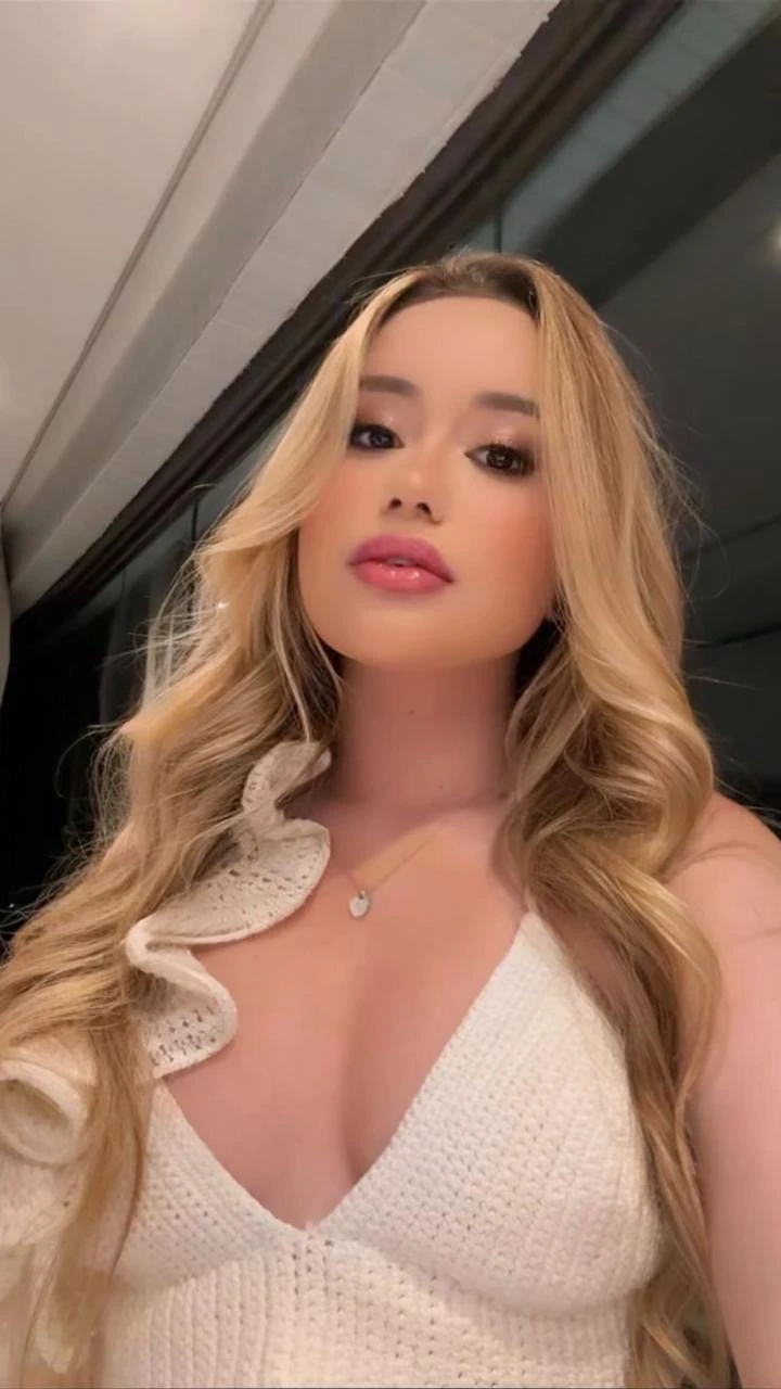 Gaby Brazil Blond – Brazilian escort in Hong Kong — 18 / 24