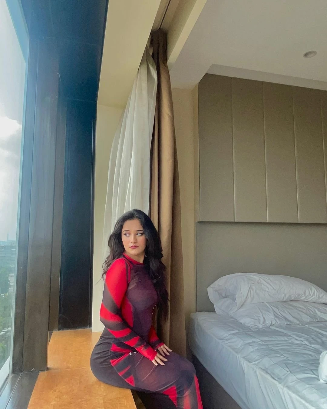 Jaya Patel – Indian escort in Kolkata — 1 / 3
