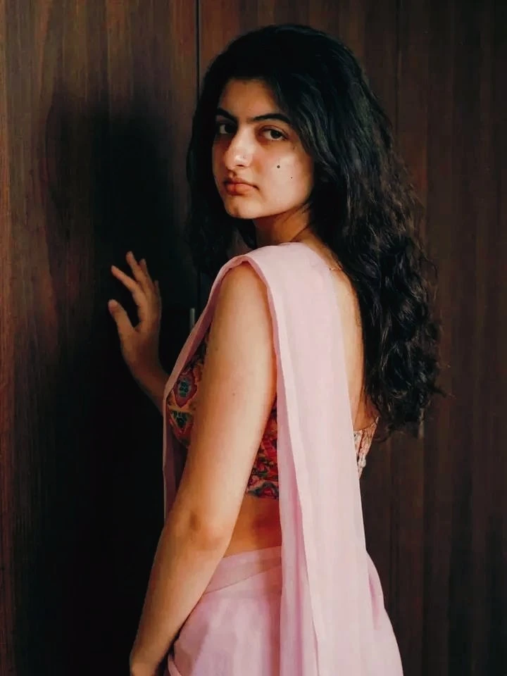 S Cam Show & Real Meet – Indian escort in Hyderabad — 1 / 5