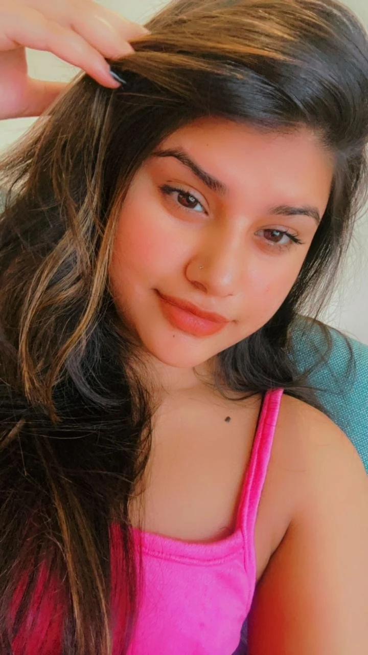 Niharika Choudhary – Indian escort in Kolkata — 2 / 3