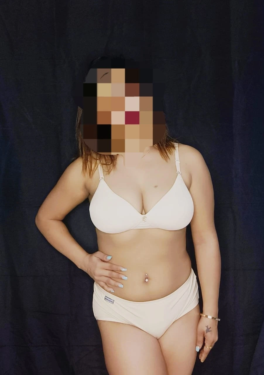 Dipika – Indian escort in Mumbai — 3 / 5
